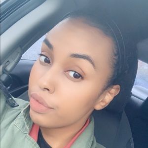 Meet your Posher, Muna